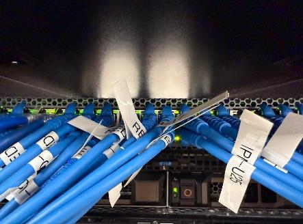 Cableado de red y patch panel del DataCenter INANetworks Santiago